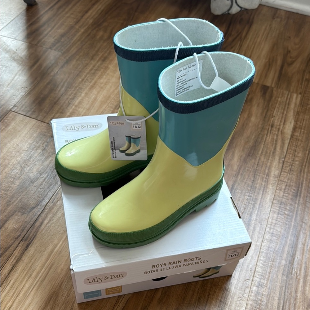 Lily & Dan Boys Rain Boots Size 11/12 NIB